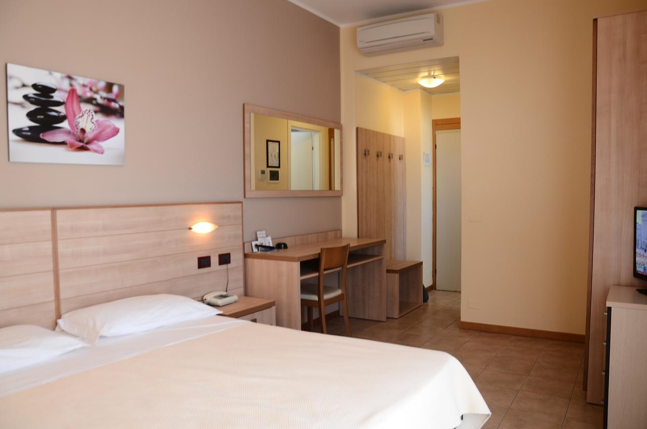 Hotel Mirage 밀라노마리티마 외부 사진